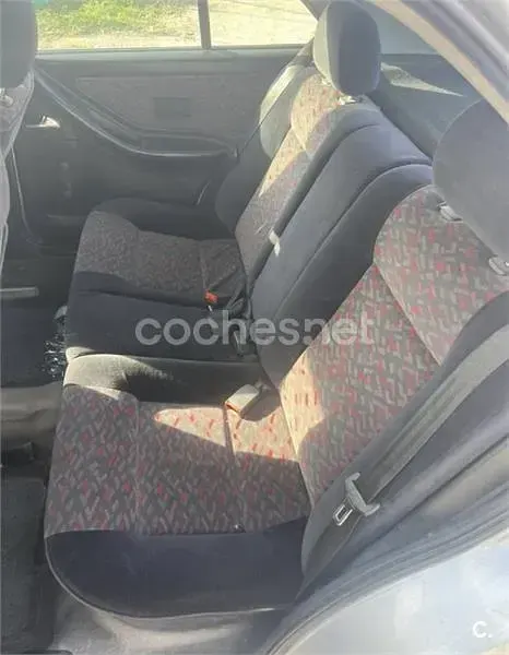 Usado Seat Toledo Sport 110 CV (80 kW) 1999 Gris / plata Berlina