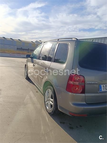 Gris / plata Usado 2007 VW Touran Edition Monovolumen | 6500 € (Un poco caro) - Imagen 1/4