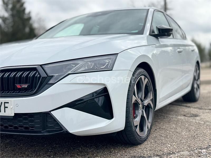 Blanco Usado 2025 Skoda Octavia RS Berlina | 39.500 € (Precio justo) - Imagen 1/4
