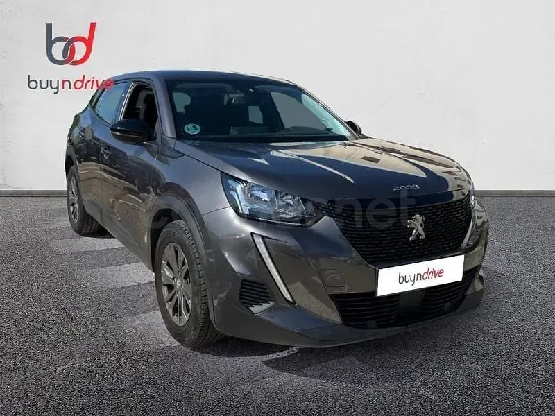 Usado Peugeot 2008 Active 100 CV (73 kW) 2022 Gris / plata SUV