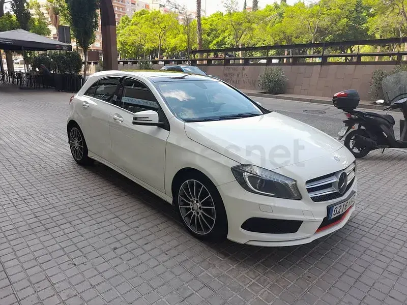 Usado Mercedes A180 AMG line 109 CV (80 kW) 2014 Blanco Utilitario