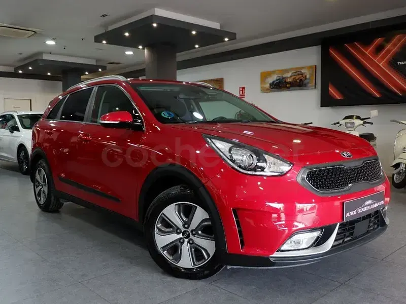 Usado Kia Niro 141 CV (103 kW) 2017 Granate SUV