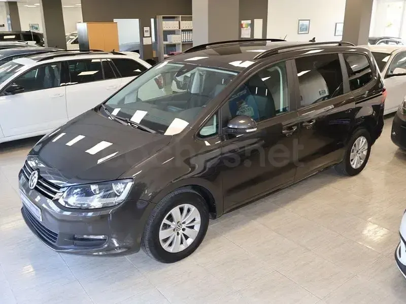 Usado VW Sharan Edition 150 CV (110 kW) 2020 Marrón Monovolumen