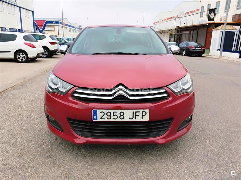 Usado Citroën C4 Feel 99 CV (72 kW) 2015 Rojo Berlina