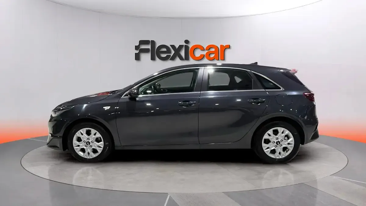Usado Kia Ceed 136 CV (100 kW) 2023 Gris Utilitario