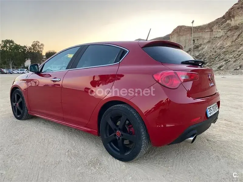 Usado Alfa Romeo Giulietta Quadrifoglio Verde 235 CV (172 kW) 2012 Rojo Utilitario