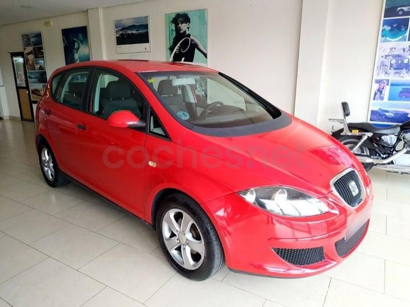 Usado Seat Altea Reference 102 CV (75 kW) 2006 Rojo Monovolumen