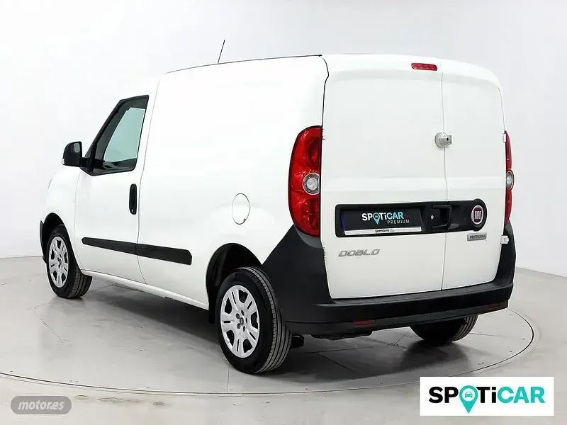Usado Fiat Doblò 95 CV (69 kW) 2021 Blanco Monovolumen