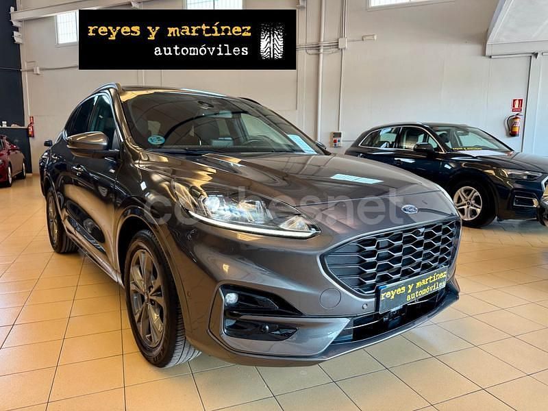 Usado Ford Kuga ST-Line 150 CV (110 kW) 2023 Gris / plata SUV
