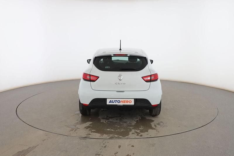 Usado Renault Clio IV Authentique 73 CV (53 kW) 2014 Blanco Berlina