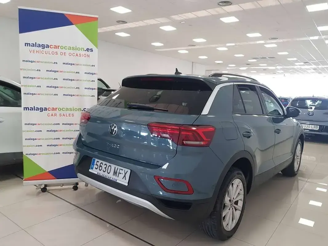 Usado VW T-Roc Life 110 CV (80 kW) 2023 Azul SUV