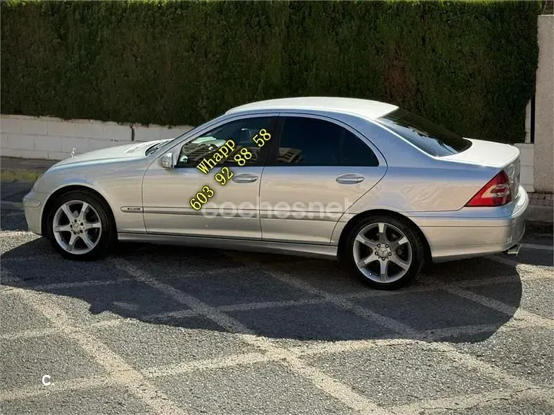 Usado Mercedes C200 Avantgarde 116 CV (85 kW) 2005 Gris / plata Berlina