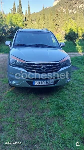 Usado Ssangyong (KGM) Rodius 155 CV (114 kW) 2014 Gris / plata Monovolumen