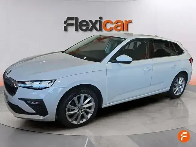 Usado Skoda Scala Selection 115 CV (84 kW) 2024 Blanco Utilitario