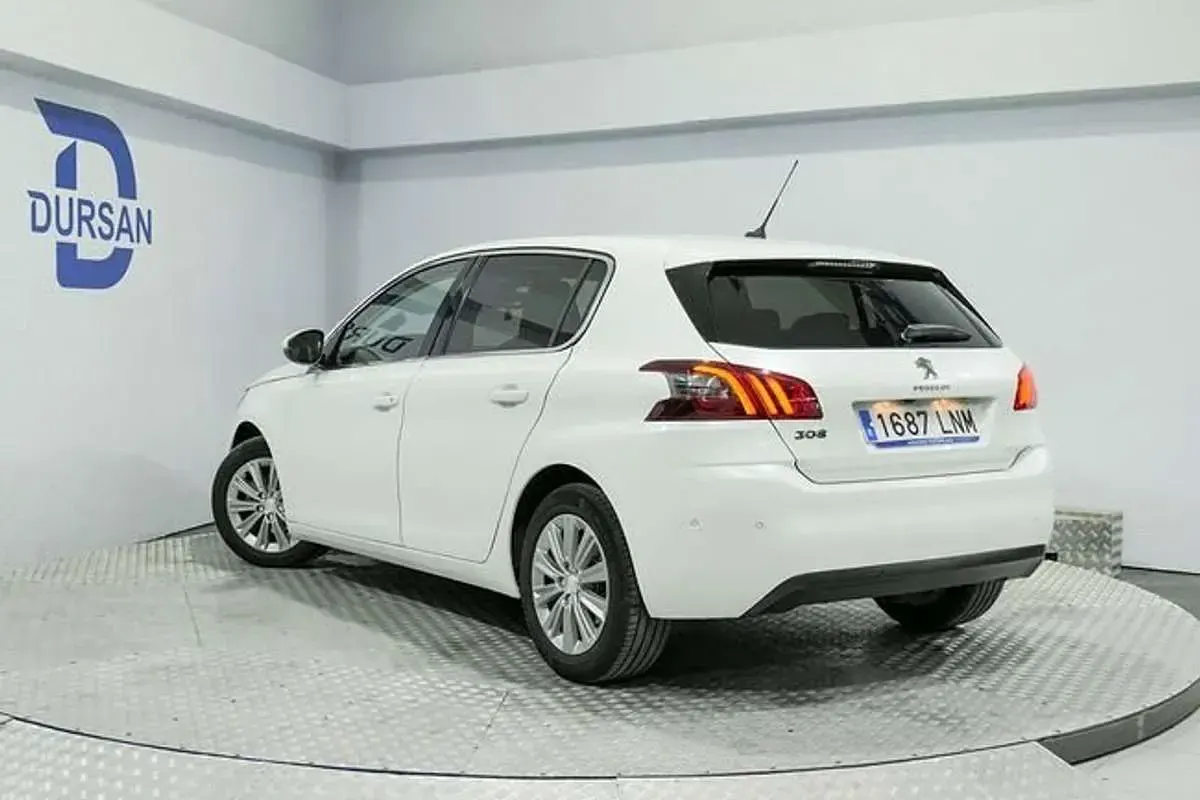 Usado Peugeot 308 Allure 110 CV (80 kW) 2021 Blanco Berlina