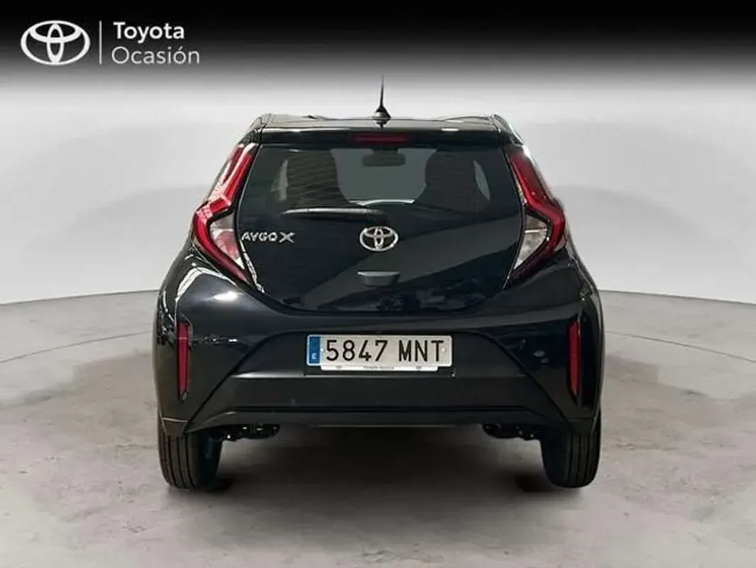 Usado Toyota Yaris Play 120 CV (88 kW) 2024 Negro Utilitario