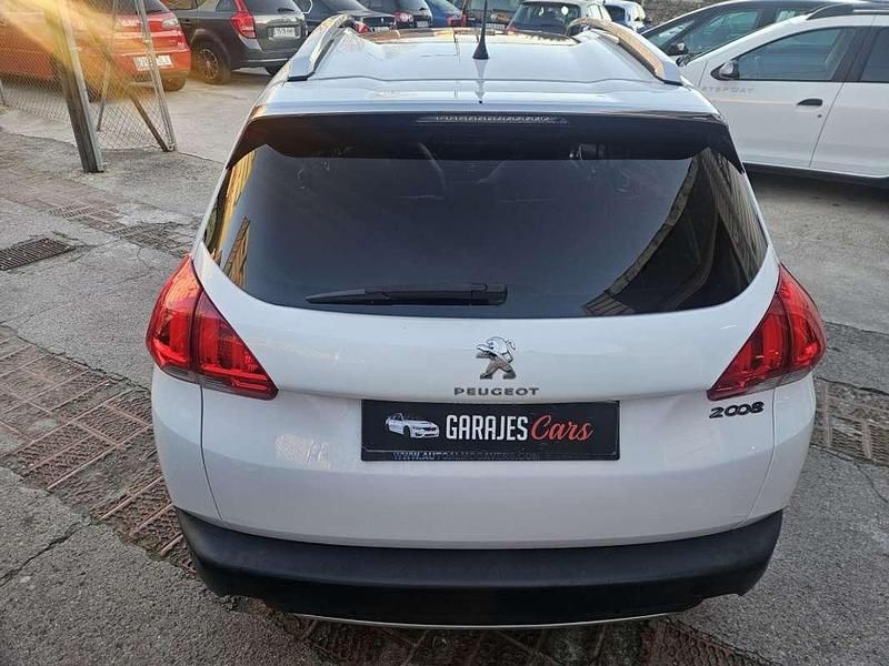 Usado Peugeot 2008 Allure 120 CV (88 kW) 2014 Blanco SUV