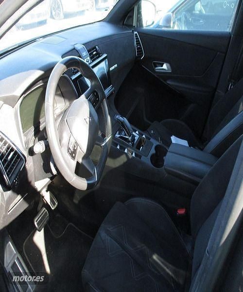 Usado DS Automobiles DS7 Crossback Performance 130 CV (95 kW) 2021 Gris SUV