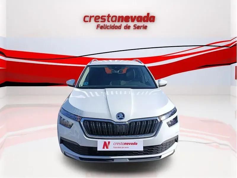 Usado Skoda Kamiq Selection 110 CV (80 kW) 2023 Blanco SUV