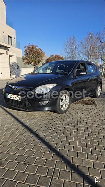 Negro Usado 2011 Hyundai i30 Comfort Berlina | 4250 € (Super precio) - Imagen 1/4
