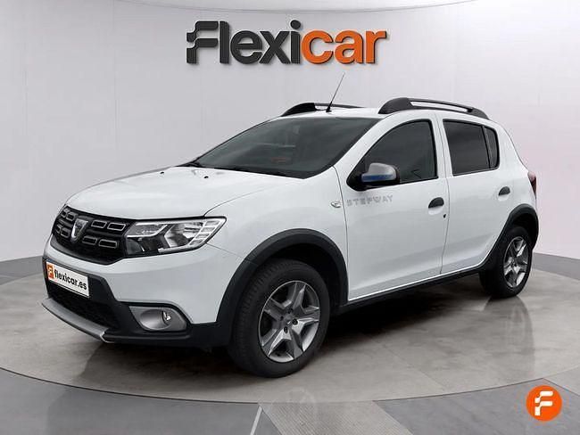 Usado Dacia Sandero Comfort 90 CV (66 kW) 2019 Blanco Utilitario