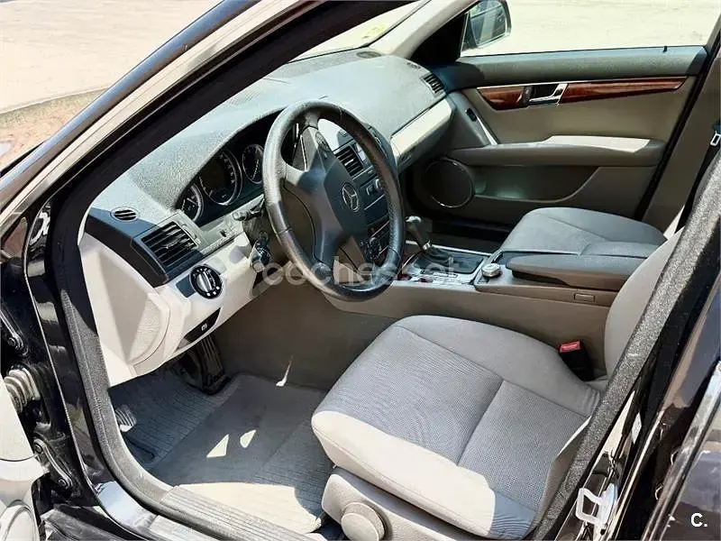 Usado Mercedes C200 Elegance 136 CV (100 kW) 2008 Negro Berlina