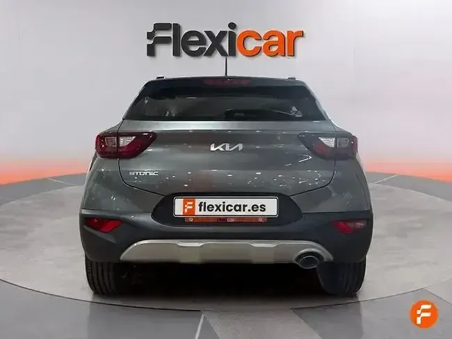 Usado Kia Stonic 84 CV (61 kW) 2024 Gris SUV