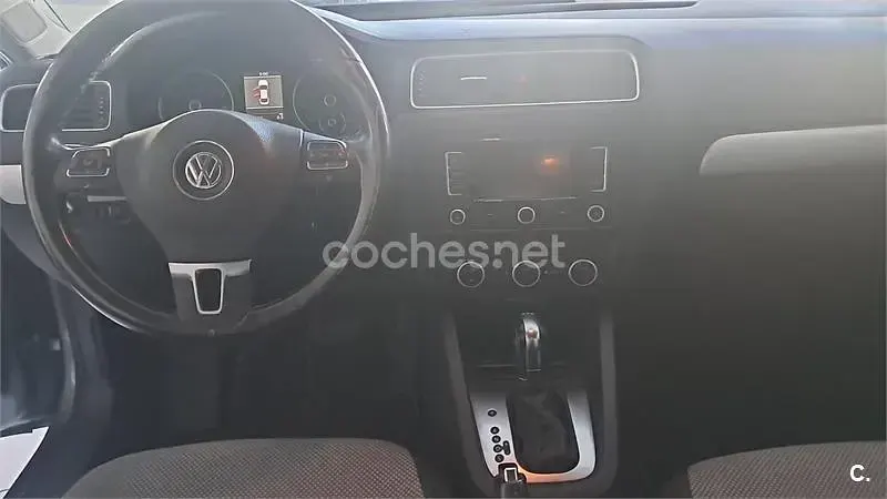 Usado VW Jetta Sport 170 CV (125 kW) 2013 Gris / plata Berlina