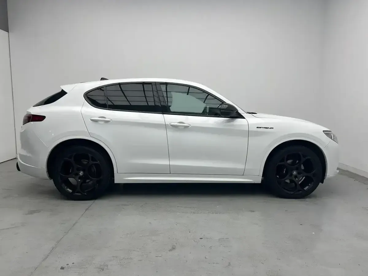 Usado Alfa Romeo Stelvio Estrema 210 CV (154 kW) 2023 Blanco SUV