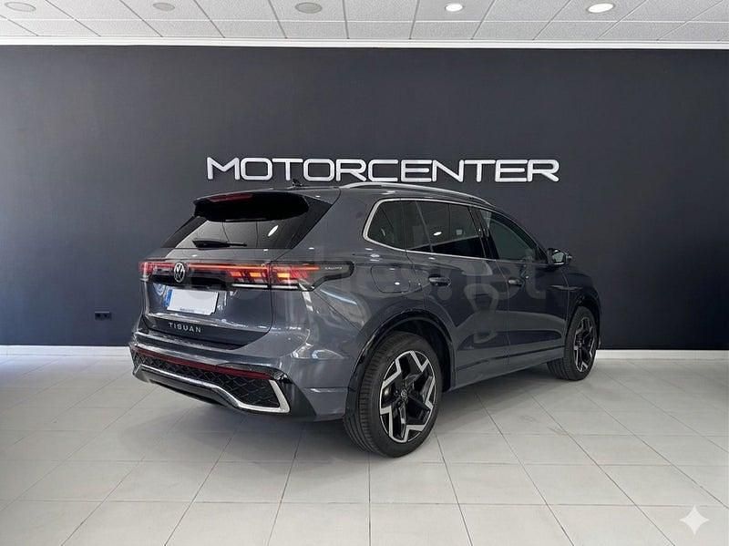 Usado VW Tiguan R-line 150 CV (110 kW) 2025 Gris / plata SUV