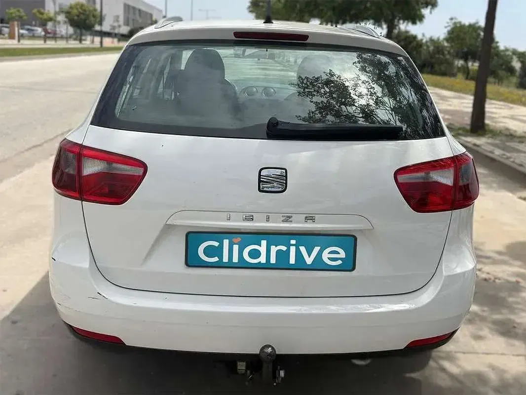 Usado Seat Ibiza Style 90 CV (66 kW) 2011 Blanco Utilitario