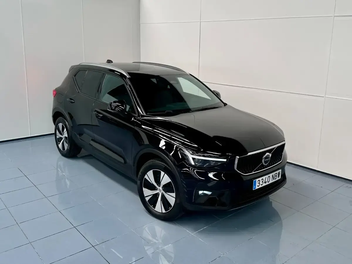 Usado Volvo XC40 Core 163 HP (119 kW) 2025 Preto SUV