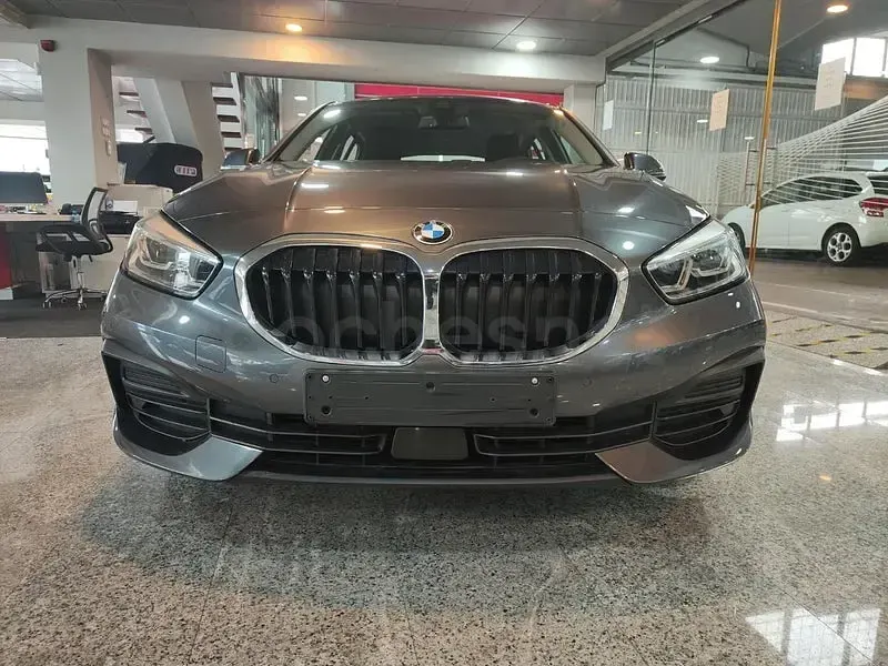 Usado BMW 116 Comfort Edition 116 CV (85 kW) 2020 Gris / plata Utilitario