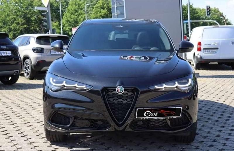 Negro Usado 2022 Alfa Romeo Stelvio Ti SUV | 39.990 € - Imagen 1/4