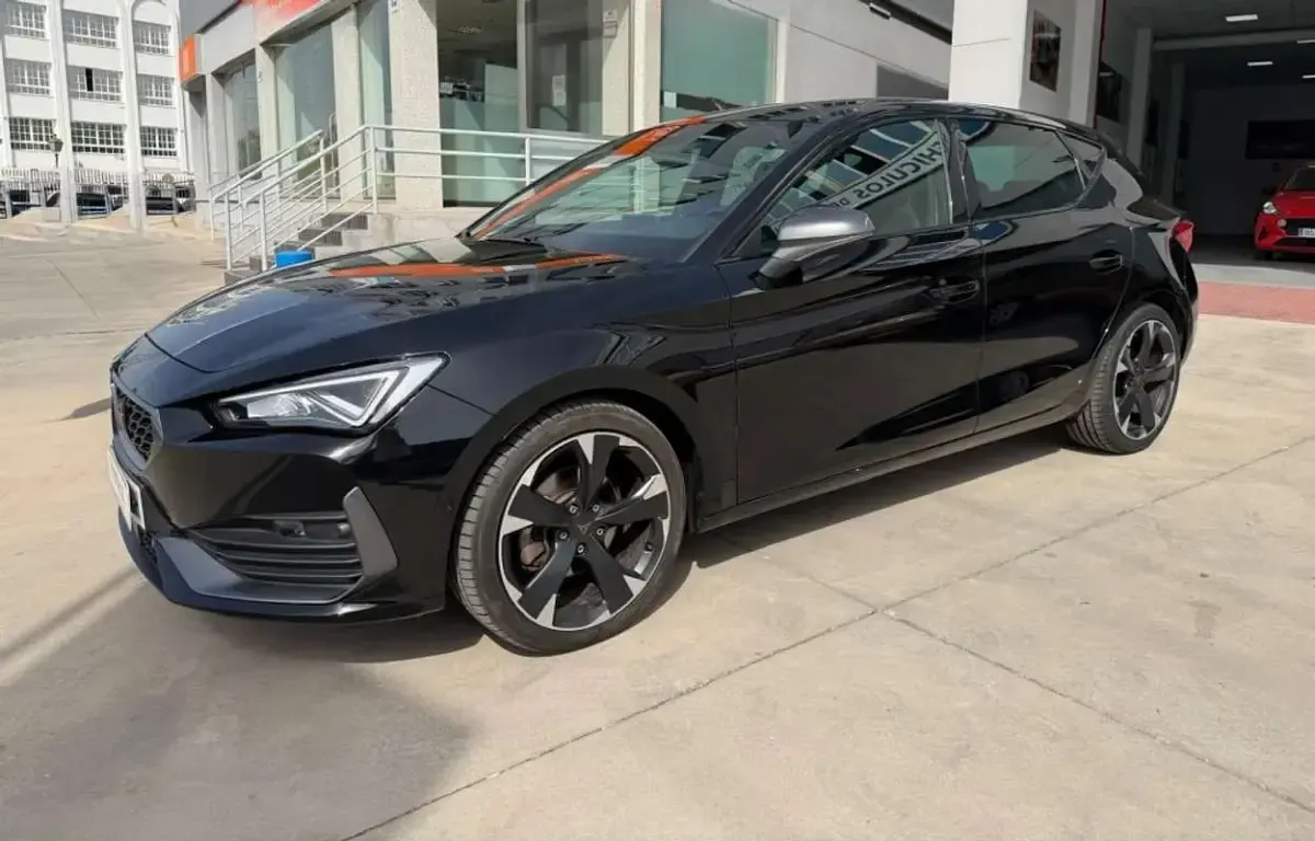 Usado Cupra Leon 150 CV (110 kW) 2023 Negro Utilitario