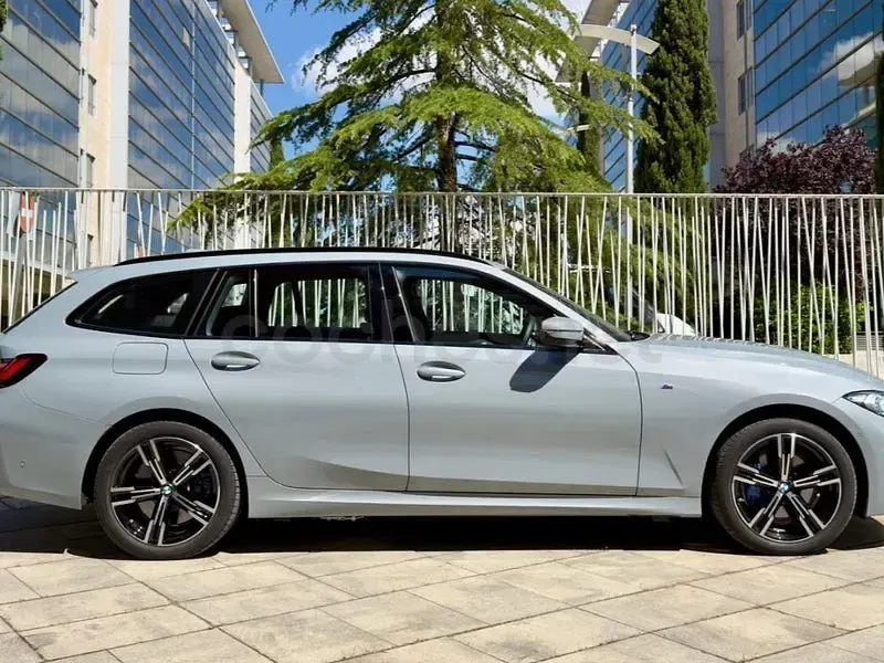 Käytetty BMW 330e M Performance 292 HP (214 kW) 2025 Harmaa Farmari