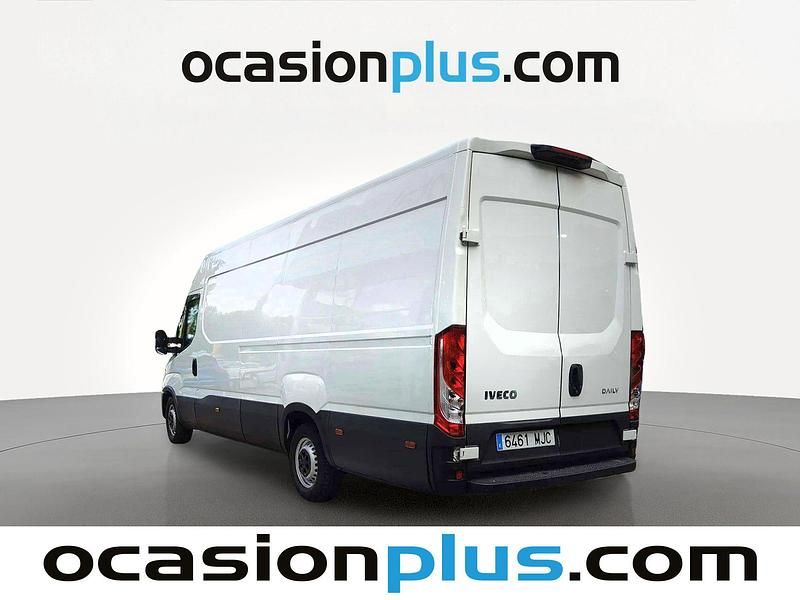 Usado Iveco Daily 156 CV (114 kW) 2023 Blanco Familiar