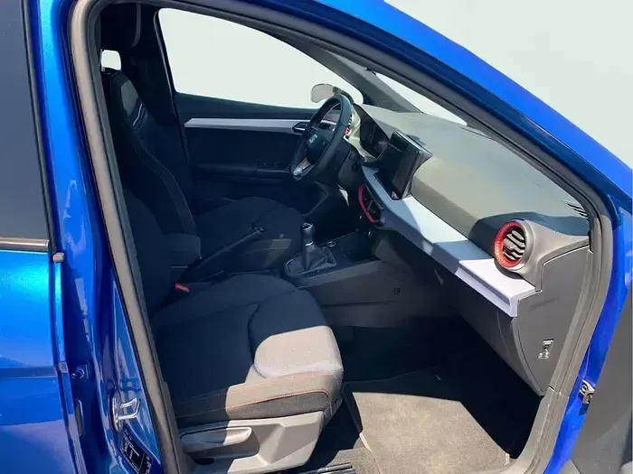 Usado Seat Ibiza FR 110 CV (80 kW) 2022 Azul Utilitario