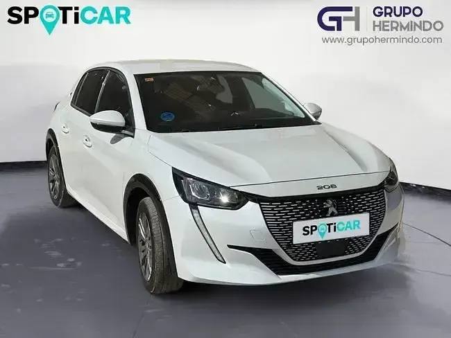 Usado Peugeot e-208 Allure 100 kW (136 CV) 2021 Blanco Utilitario