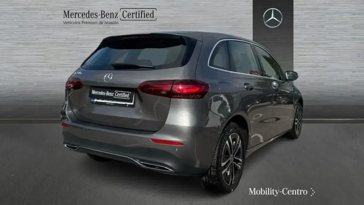 Usado Mercedes B250e 163 CV (119 kW) 2024 Gris montaña Utilitario
