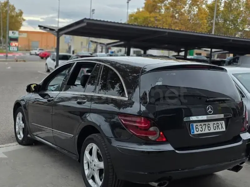 Usado Mercedes R320 224 CV (164 kW) 2006 Azul Monovolumen