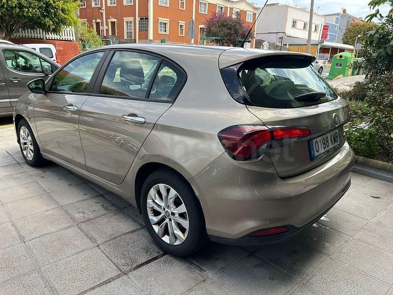 Usado Fiat Tipo Easy 120 HP (88 kW) 2018 Bege Sedan