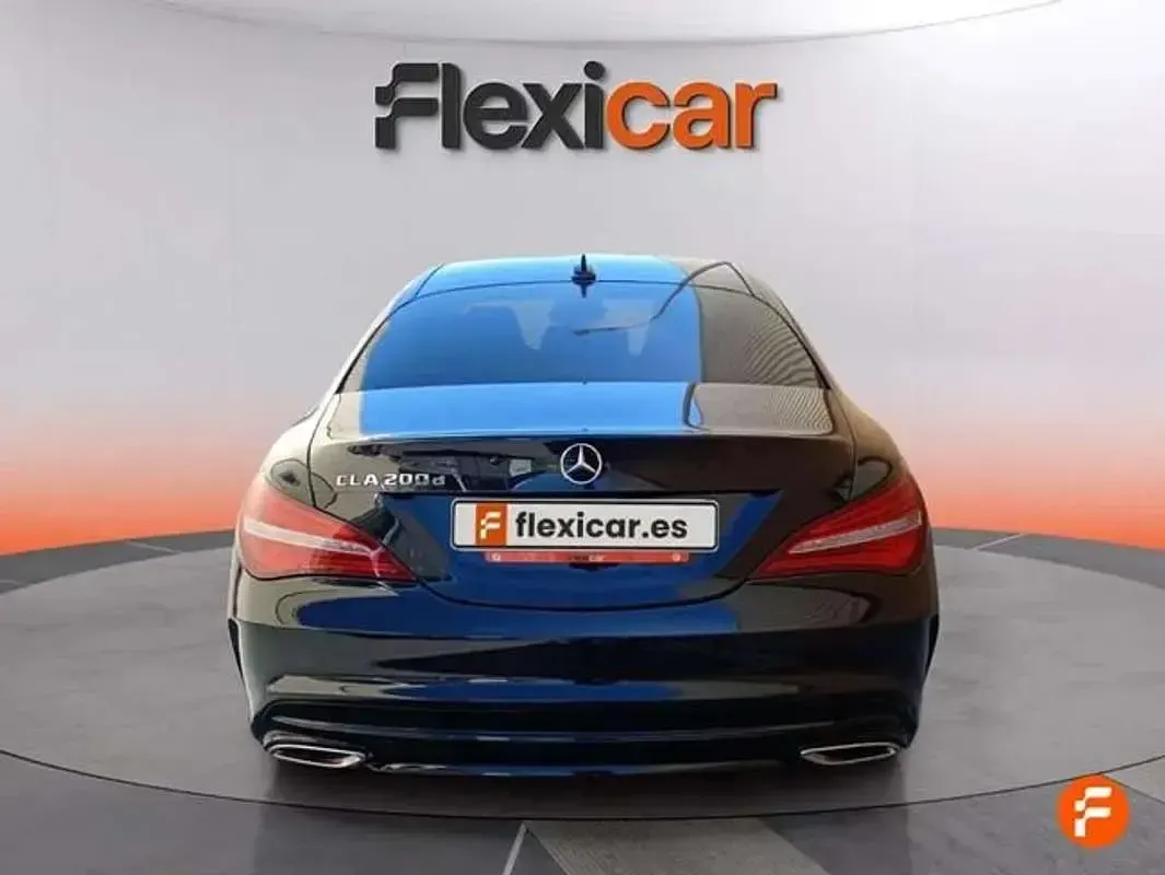 Usado Mercedes CLA200 136 CV (100 kW) 2019 Negro Coupe