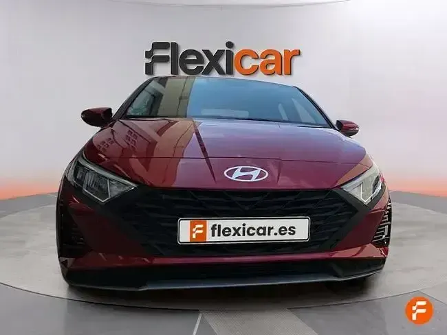 Usado Hyundai i20 100 CV (73 kW) 2024 Rojo Utilitario