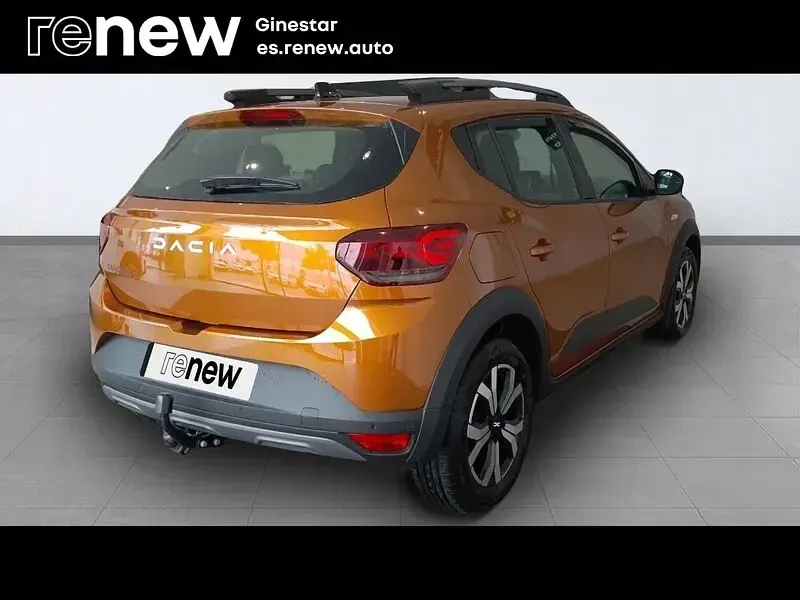 Usado Dacia Sandero Expression 110 CV (80 kW) 2023 Naranja Berlina