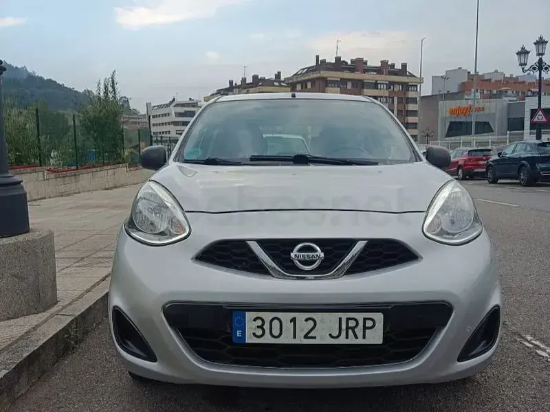 Usado Nissan Micra Tekna 80 CV (58 kW) 2016 Gris / plata Utilitario