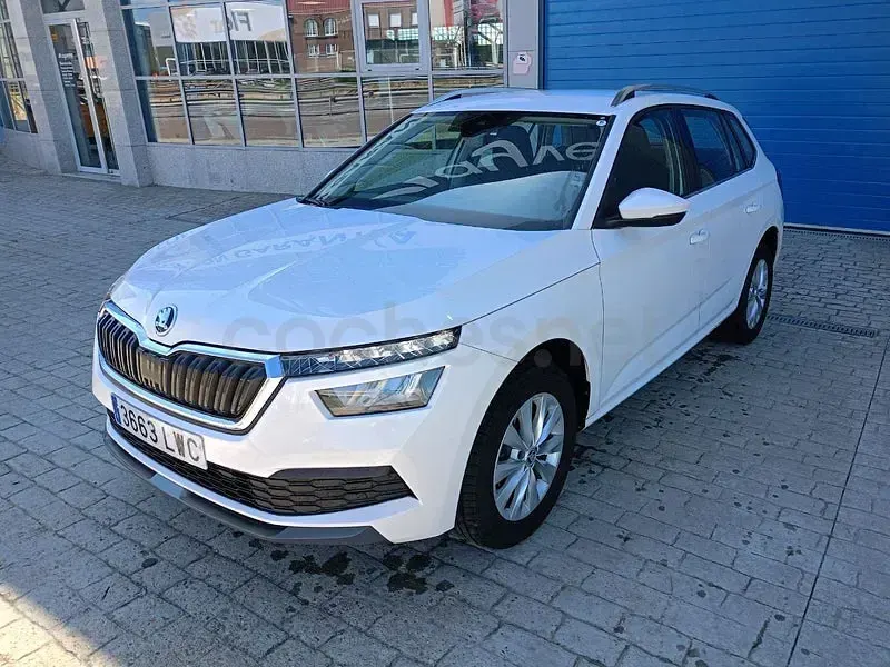 Usado Skoda Kamiq Ambition 110 CV (80 kW) 2022 Blanco SUV