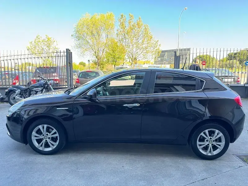 Usado Alfa Romeo Giulietta Distinctive 105 CV (77 kW) 2014 Negro Utilitario