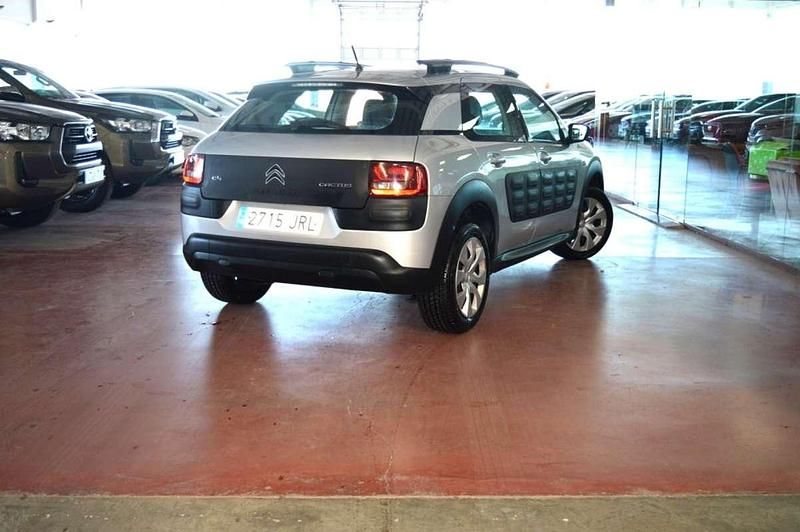 Usado Citroën C4 Cactus Feel 82 HP (60 kW) 2016 Cinzento Citadino