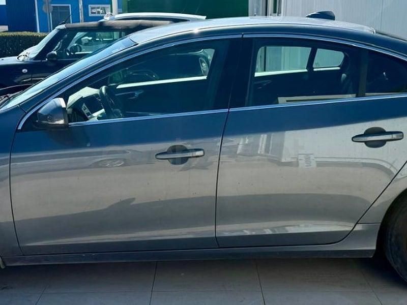 Usado Volvo S60 Kinetic 120 CV (88 kW) 2017 Gris / plata Berlina